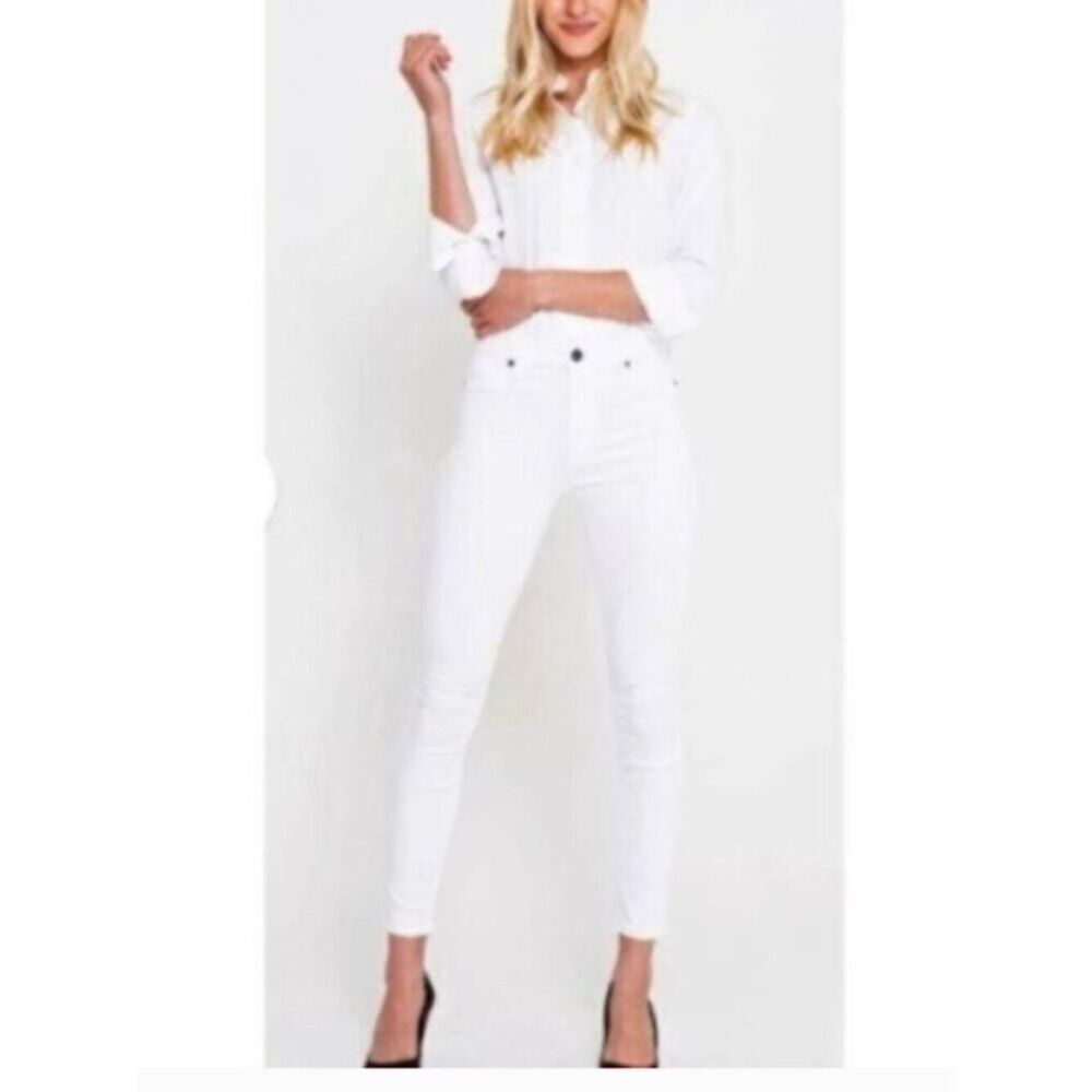 Like New! PARKER SMITH Straight Leg Jeans Eternal White in Size 30
